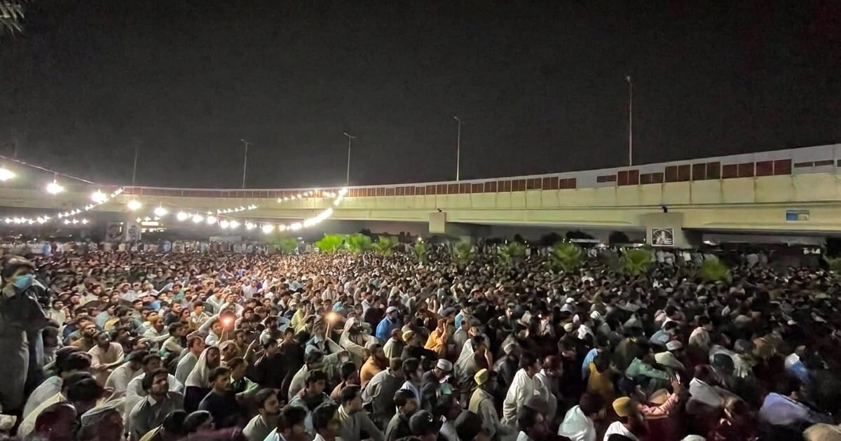 سوشل میڈیا پر زیارت کے شہدا کی تدفین کے معاملے پر بحث، مختلف آراء سامنے آگئیں