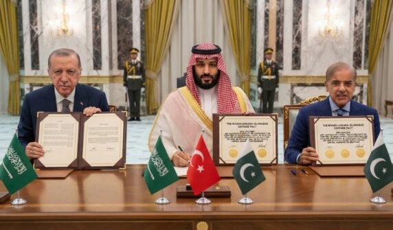 ایک ملک پر حملہ تینوں پر حملہ تصور کیا جائیگا، سعودیہ، پاکستان اور ترکیہ کے درمیان دفاعی معاہدہ