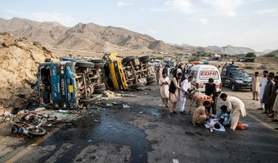خضدار، وڈھ بازار کے قریب المناک ٹریفک حادثہ، 4 افراد جاں بحق اور 3 شدید زخمی